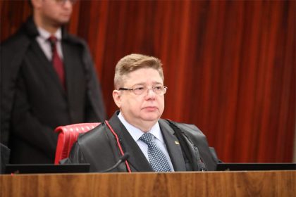 Ministro Raul Araújo não viu ato golpista em reunião de Bolsonaro com embaixadores (Foto: Alejandro Zambrana/Secom/TSE)