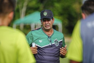 Moacir Júnior reencontra Aparecida em jogo pela Série C do Brasileirão (Foto: Ismael Monteiro/Manaus FC)