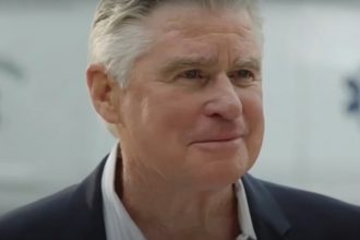 Treat Williams ficou famoso com o filme Hair (Foto: YouTube/Reprodução)