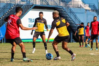 Jogadores do Amazonas no treino em Manaus: obrigação de vencer (Foto: Jadison Sampaio/AMFC)