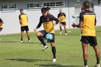 Jogadores do Amazonas FC treinaram para jogo inédito contra o Paysandu (Foto: Jadison Sampaio/AFC)