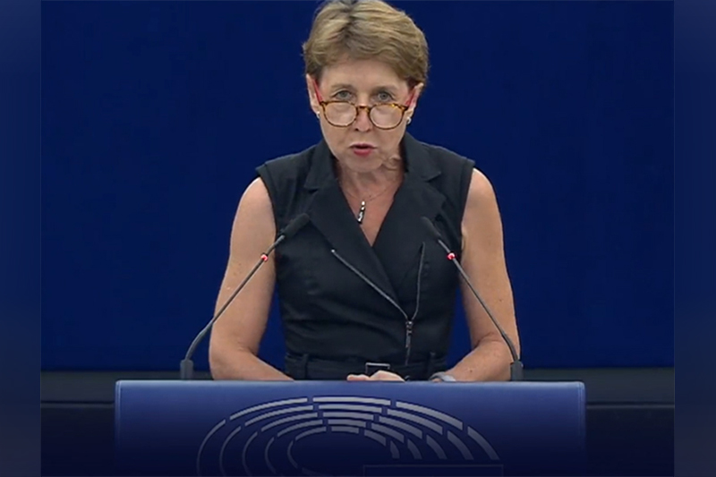 A francesa Anne Sander foi contra o projeto da UE (Foto: YouTube/Reprodução)