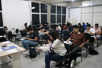 Candidatos a bolsas de estudo no Centec: cursos técnicos (Foto: Centec/Divulgação)