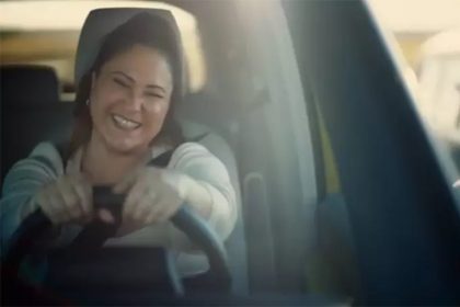 Cantora Maria Rita no comercial da Volkswagen: fugindo de polêmica no Grammy (Foto: YouTube/Reprodução)