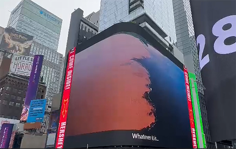 Letreiro mostra Encontro das Águas na Times Square (Foto: Embratur/Reprodução)