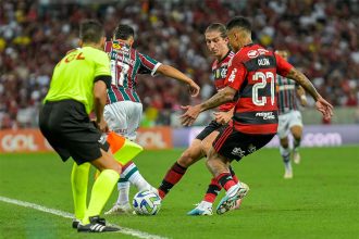 Lances polêmicos e intervenção do VAR dominaram o Fla-Flu (Foto: Marcello Dias/DiaEsportivo/Folhapress)
