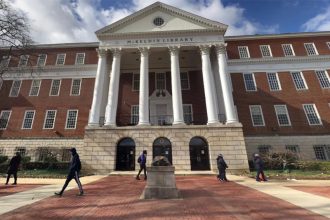 Universidade de Maryland: professor mandava alunas ficarem só de sutiã (Foto: Google Street View)