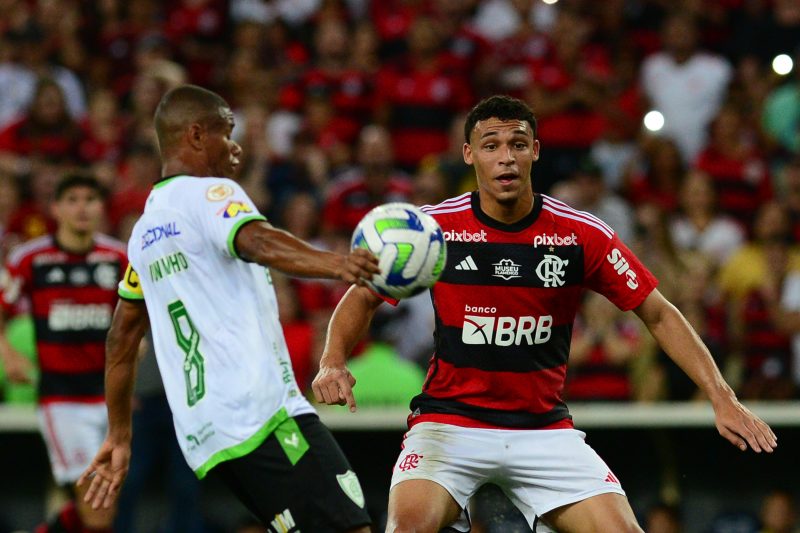 Flamengo arranca empate em 1 a 1 com o América (MG) no Maracanã
