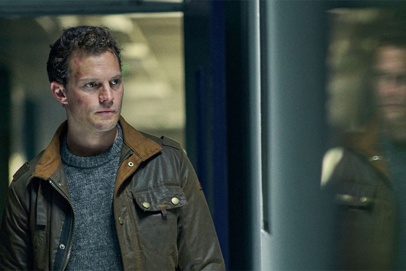 Ator Jamie Dornan interpreta agente secreto em filme de ação da Netflix (Foto: Netflix/Divulgação)