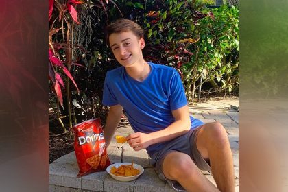 Ator Noah Schnapp diz que personagem o ajudou a se descobrir gay (Foto: Instagram/Reprodução)