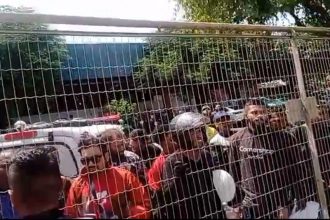Motoboys ficaram do lado de fora da Câmara Municipal de Manaus (Imagem: Redes sociais/Reprodução)