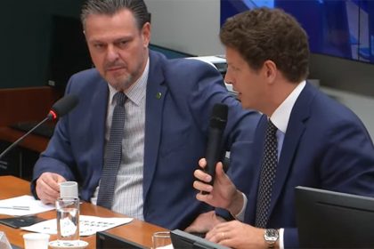 Ministro Carlos Fávaro e o deputado Ricardo Salles: bate-boca na CPI do MST (Foto: TV Câmara/Reprodução)