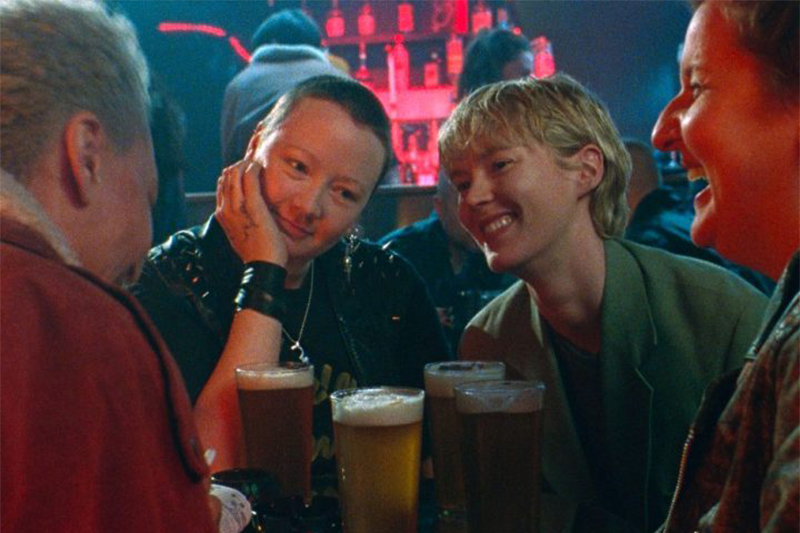 Cena de Blue Jean: filme expõe medo de pessoas LGBT em assumir a homossexualidade (Foto: Synapse Distribution/Divulgação)