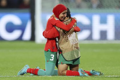 Jogadoras do Marrocos choraram com a classificação às oitavas de final (Foto: Reprodução/Twitter/@fifaworldcup_pt)