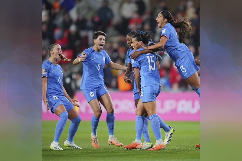 Jogadoras francesas celebraram vitória e classificação (Foto: Reprodução/Twitter/@fifaworldcup_pt)