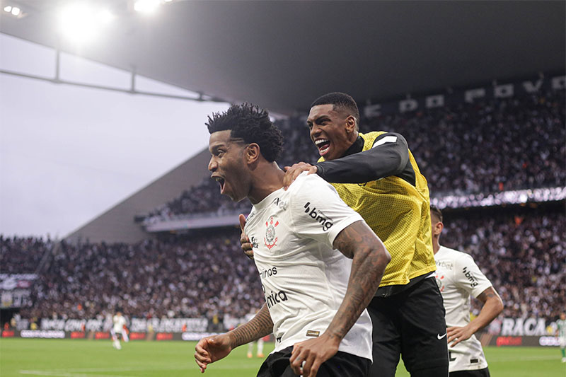 Gil marcou um dos gols da vitória do Corinthians (Foto: Rodrigo Coca/Agência Corinthians)