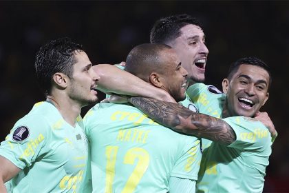 Jogadores festejam gol em goleada do Palmeiras (Foto: Cesar Greco/Palmeiras/by Canon)