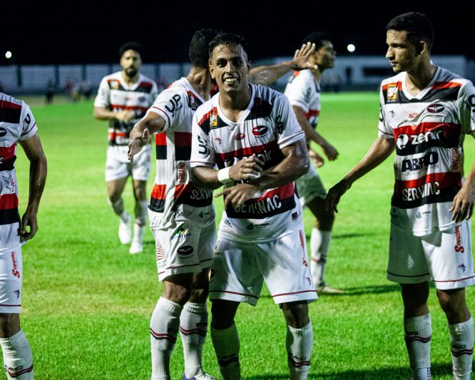 Gol nos acréscimos em Manacapuru manteve invencibildide do Ferroviário (Foto: Lenilson Santos/FAC)