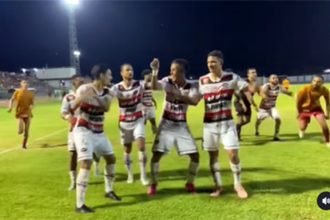 Jogadores do Ferroviário festejaram empate no final: torcida do Princesa ficou revoltada (Foto: Instagram/Reprodução)