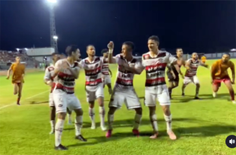 Jogadores do Ferroviário festejaram empate no final: torcida do Princesa ficou revoltada (Foto: Instagram/Reprodução)