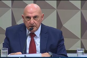 General Gonçalves Dias diz que teria sido mais rigoroso na repressão a golpistas (Imagem: TV Senado/Reprodução)