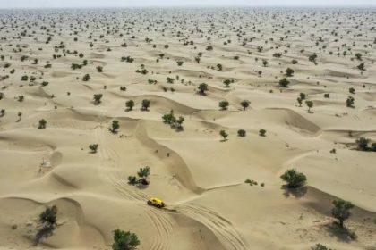 Quatro turistas morrem atravessando deserto Mar da Morte, na China
