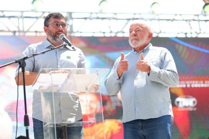 Governador Wilson Lima e o presidente Lula no lançamento do Luz para Todos em Parintins (Foto: Diego Peres/Secom)