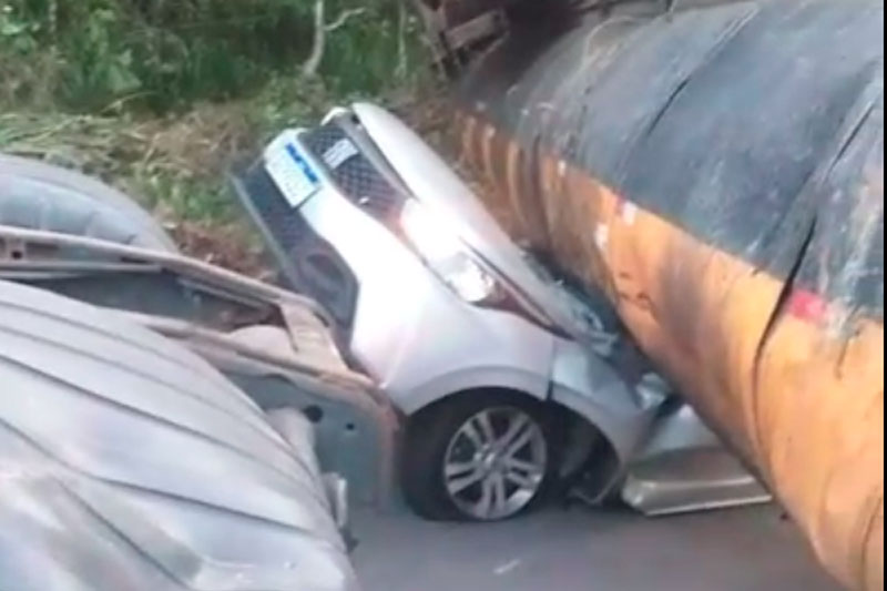 carro esmagado