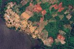 Comunidade ribeirinha no Rio Abacaxis