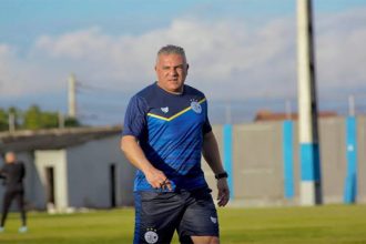 Técnico Luizinho Vieira é esperança do Amazonas FC de se salvar na Série C (Foto: Divulgação/Amazonas FC)
