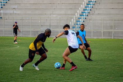 Jogadores treinam para partidas decisivas contra Paysandu e Botafogo-PB (Foto: Jadison Sampaio/AMFC)
