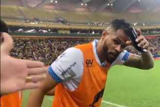 Naylhor, do Paysandu, sangrou pelo nariz e boca (Imagem: X Twitter/Paysandu;Reprodução )