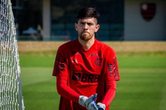Agustín Rossi foi relacionado 14 vezes entre os reservas mas ainda não estreou (Foto: Marcelo Cortes/Flamengo)