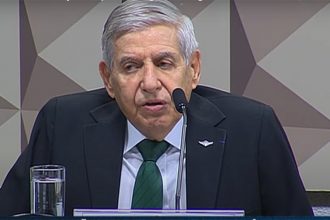 General Augusto Heleno rebateu ex-ministro de Lula sobre falta de transição entre os governos (Imagem: TV Senado/Reprodução)