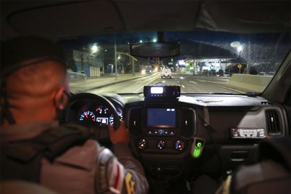 Policiais militares procuraram suspeitos com base em descrição das vítimas (Foto: SSP-AM/Divulgação)