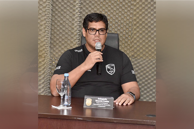 Delegado Ricardo Cunha disse que polícia apura se família da vítima tinha dívida de R$ 90 mil