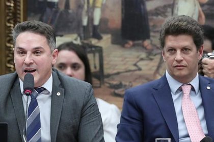 Deputado Coronel Zucco e relator Ricardo Salles, em sessão da CPI do MST (Foto: Bruno Spada/Câmara dos Deputados)