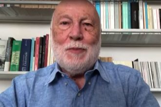 Domenico De Masi criou a teoria do ócio criativo (Imagem: G1/YouTube/Reprodução)