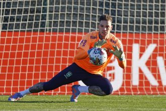 Ederson é o único brasileiro a concorrer ao prêmio este ano (Foto: Rafael Ribeiro/CBF)