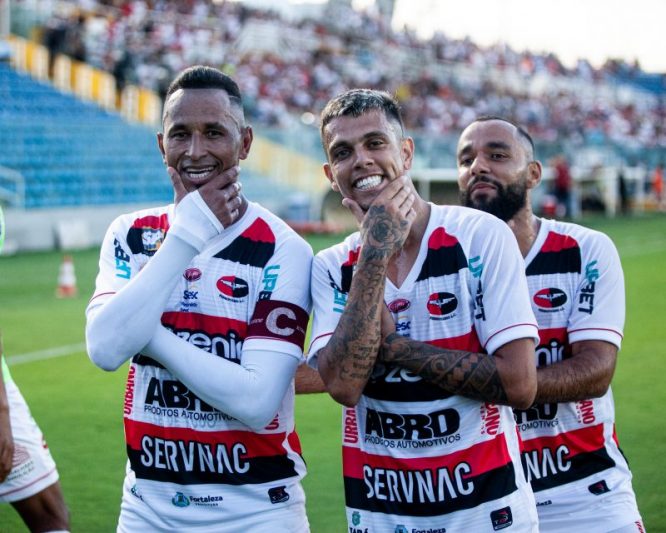 Ciel (primeiro da esquerda para a direita) é o artilheiro do time na competição, com 11 gols marcados (Foto: Lenilson Santos/Ferroviário)