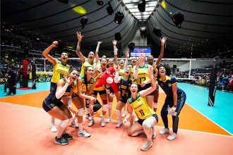 Jogadoras festejaram classificação para Olimpíadas de Paris (Foto: FIVB/Divulgação)