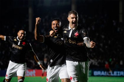 Vegetti comemora gol
