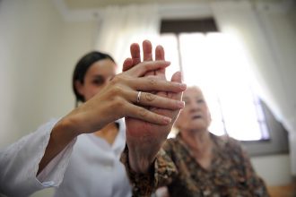 Lei aprovada pela Câmara em benefício de pacientes de fibromialgia é sancionada por Lula (Foto: Pedro França/Agência Senado)