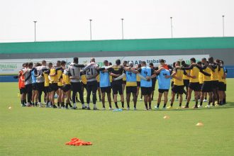 Amazonas FC em reunião no treino: preparo para decidir acesso (Foto: Jadison Sampaio/AMFC)