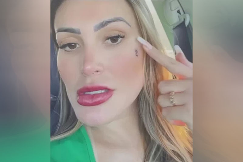 Andressa Urach e o cifrão no rosto: gosto por dinheiro (Foto: Instagram/Reprodução)