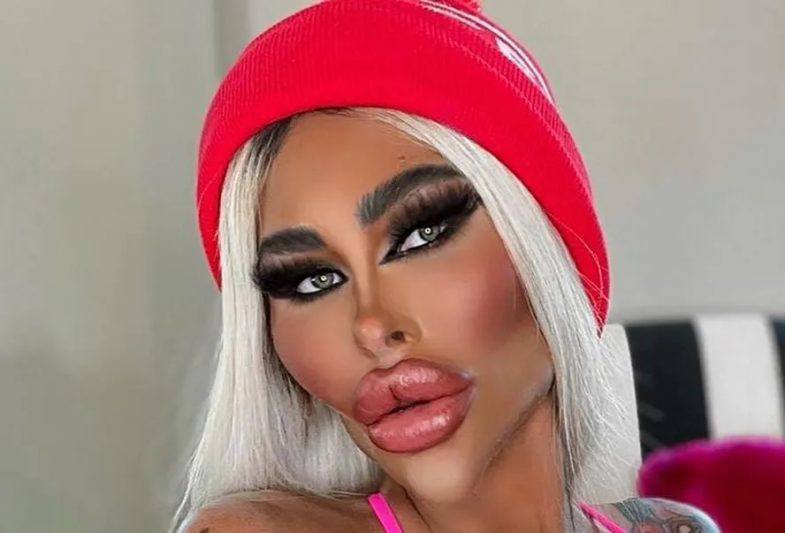 Tara Jayne, que diz ser a Barbie, desfez parte das mudanças no corpo (Foto: Instagram/Reprodução)