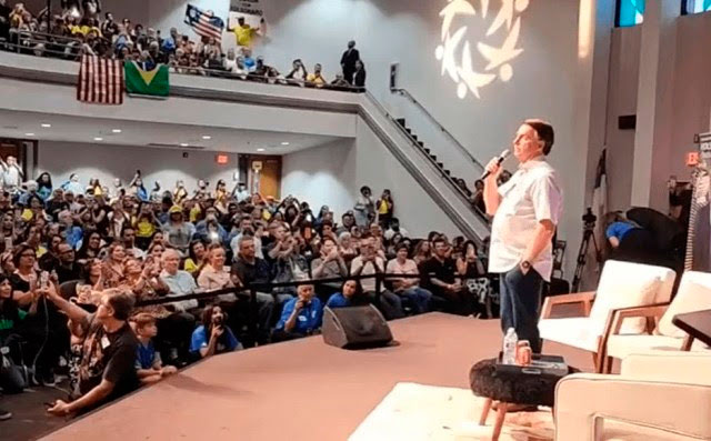 Bolsonaro palestrando