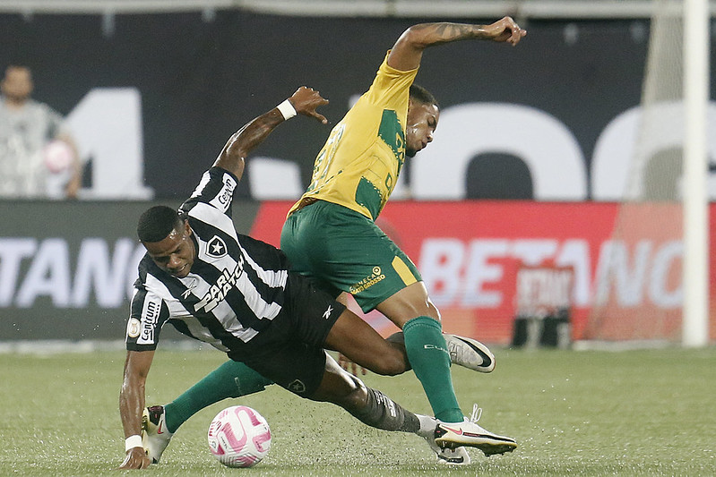 Botafogo caiu frente ao Cuiabá e Palmeiras enconstou (Foto: Vítor Silva/Botafogo FR)
