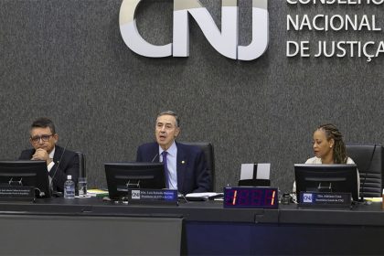 Luis Roberto Barroso, presidente do CNJ, conduziu sessão que analisou constelação familiar (Foto: Fabio Rodrigues Pozzebom/ABr)