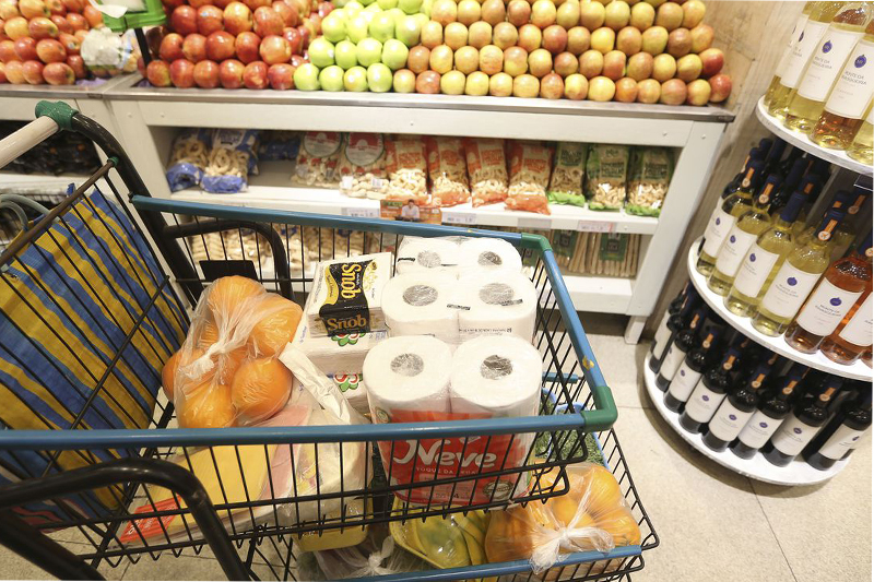 Preços dos alimentos e bebidas derrubaram a inflação para famílias de baixa renda (Foto: Valter Campanato/ABr)